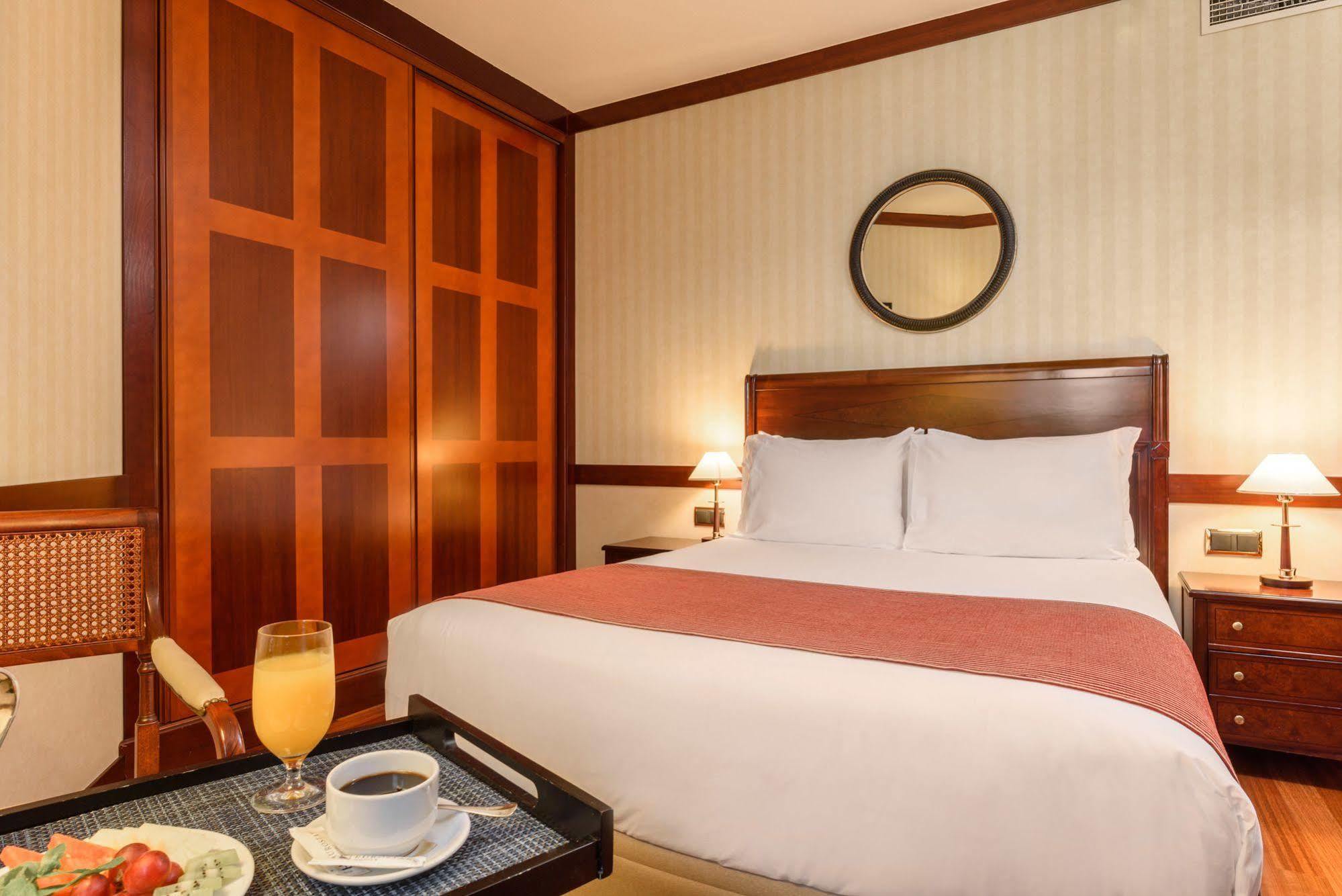 ยูโรสตาร์ กรัน โฮเต็ล ซานติอาโก Hotel ซานติอาโก เด กอมโปสเตลา ภายนอก รูปภาพ