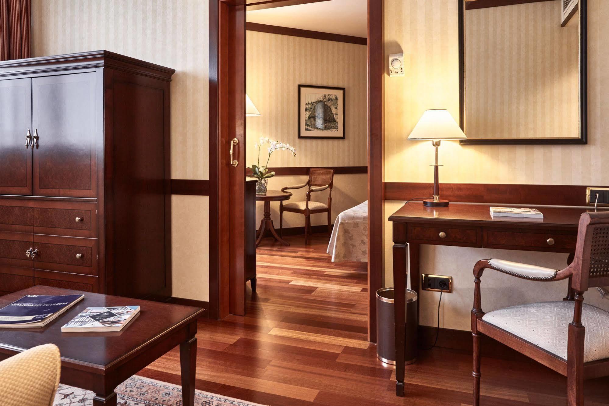 ยูโรสตาร์ กรัน โฮเต็ล ซานติอาโก Hotel ซานติอาโก เด กอมโปสเตลา ภายนอก รูปภาพ
